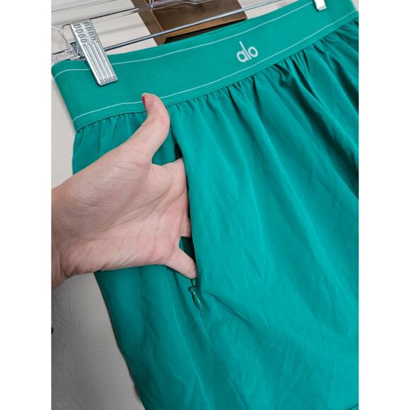Alo Yoga Spruce Green Match Point Short Athletic Shorts Size Large - Picture 11 of 14